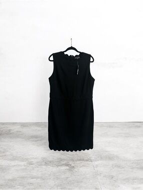 The Limited Black Sleeveless Scallop-Hem Sheath Dress